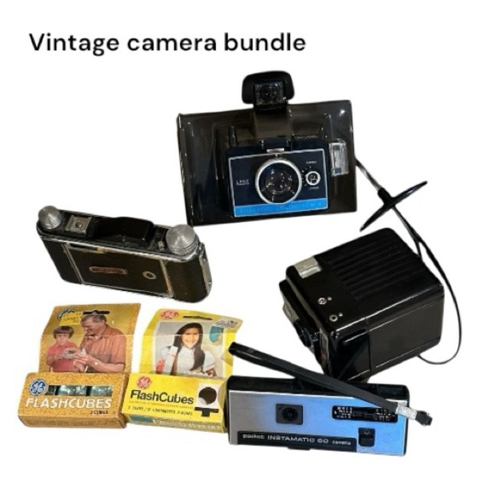 Vintage cameras bundle Kodak Instamatic, brownie, Polaroid, foldex & flash cubes